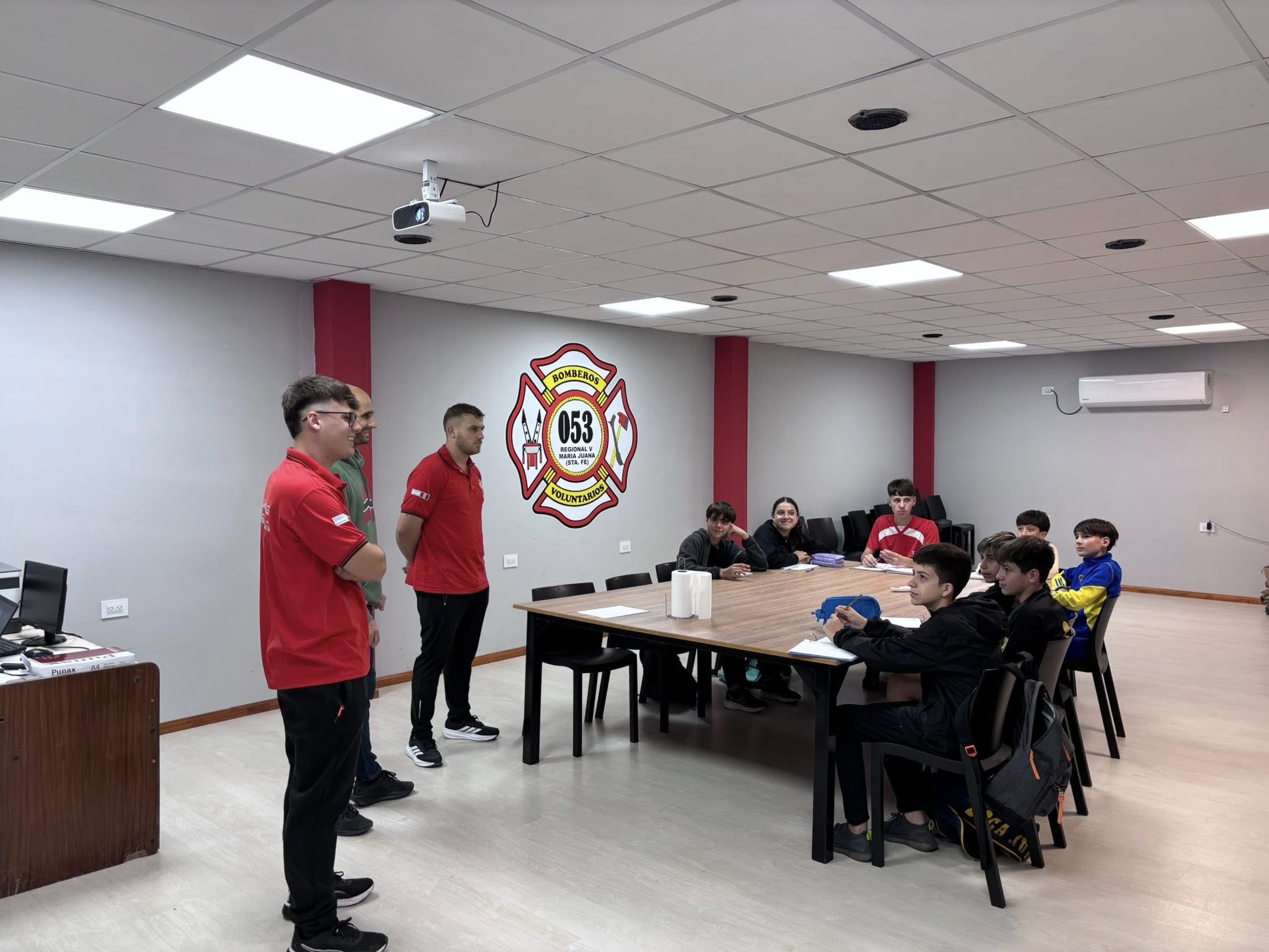 Cadetes de “Semillero de Fuego” continúan su formación con capacitación en rescate vehicular