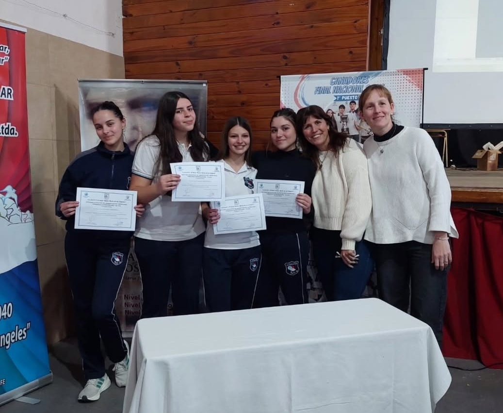 Estudiantes de María Juana se destacaron en el certamen Formando Emprendedores y clasificaron a la instancia provincial