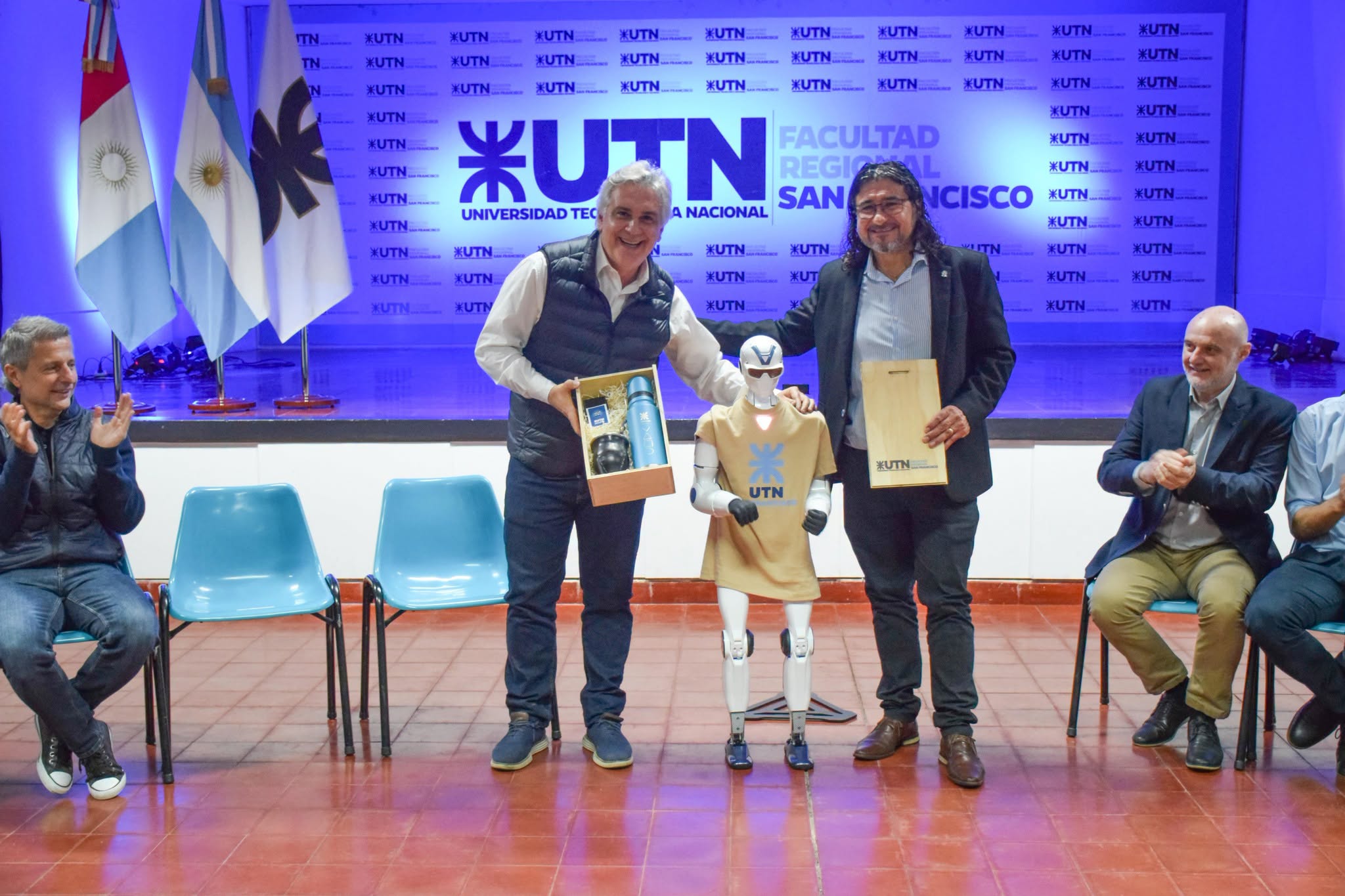 La UTN San Francisco hace historia: presentó el primer laboratorio de robots humanoides con tecnología de última generación
