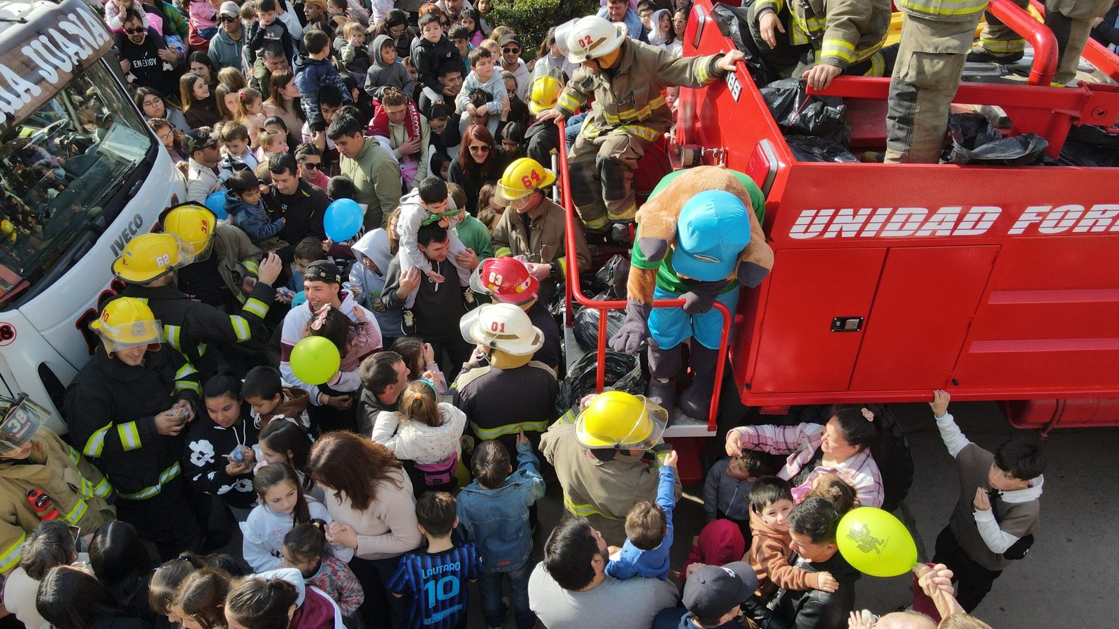 Bomberos Voluntarios de María Juana preparan la tradicional entrega de golosinas por las Patronales