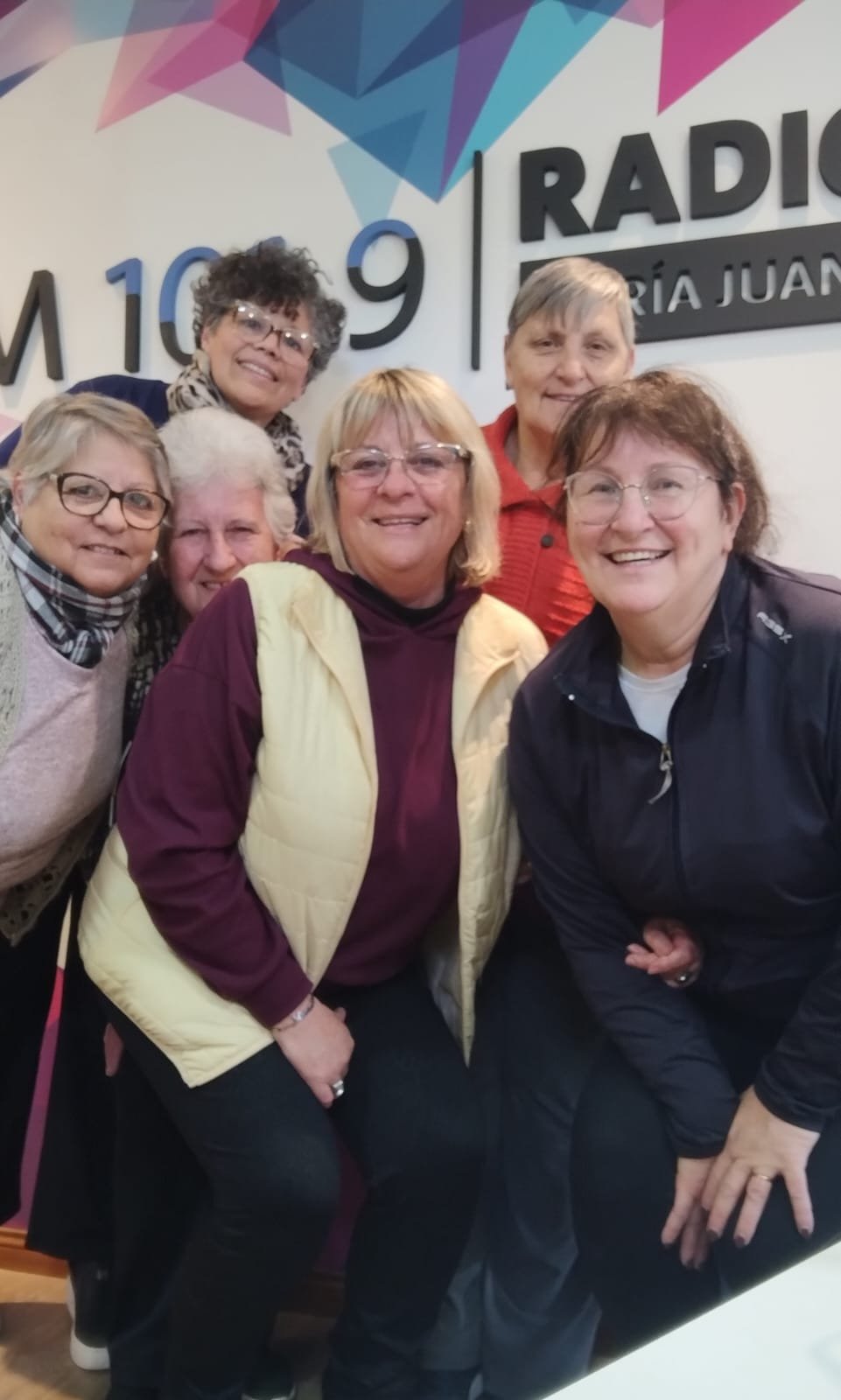 Mujeres del Ballet Raíces de Mi Tierra compartieron su pasión por la danza y anticiparon los 30 años del grupo